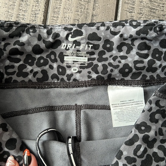 Nike compression reflective capri leggings - Picture 3 of 7